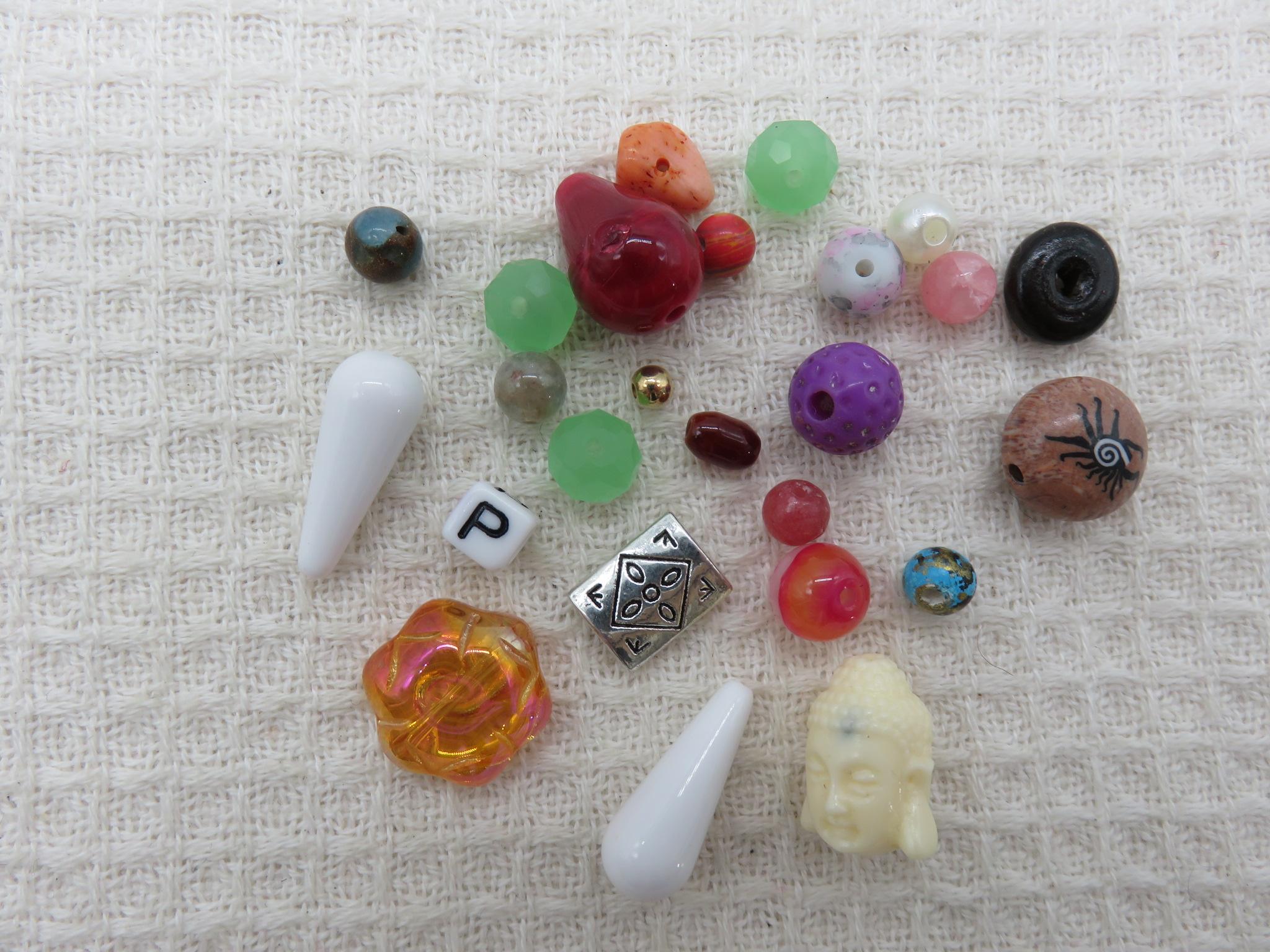 Ensemble de perles diverses forme et diamètre