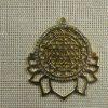 Pendentif fleur lotus sri yantra en cuivre doré bijoux collier yoga