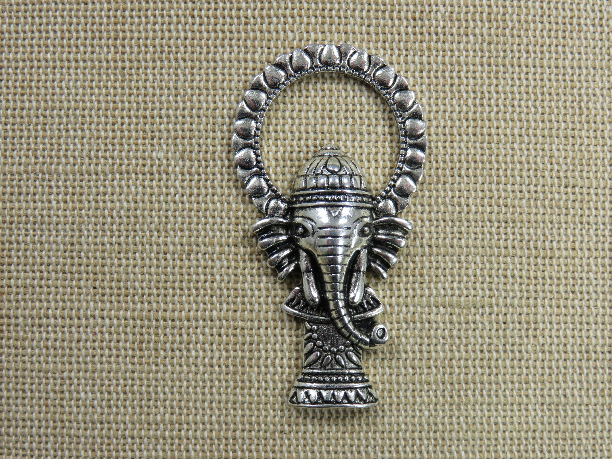 Pendentif éléphant hindou, éléphant Ganesh argenté, grand pendentif métal couleur argenté vieilli