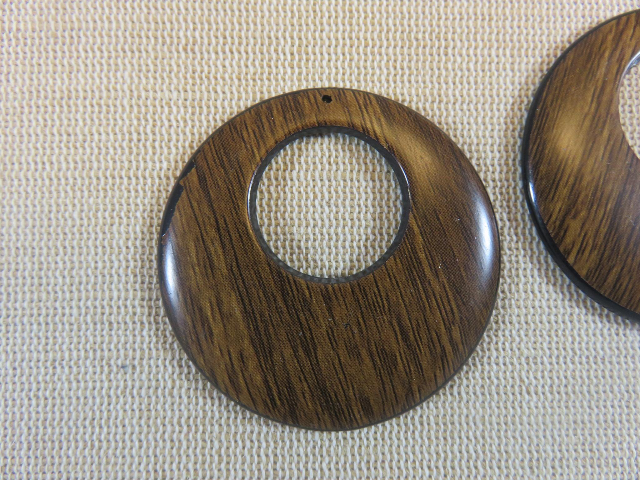 Grand pendentif effet bois marron, breloque rond 46mm, création bohème, fabrication bijoux bohème