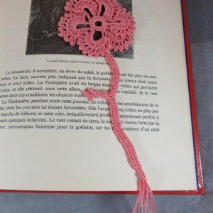 Marque-pages fleur rose crocheté effet dentelle – bijoux de livre
