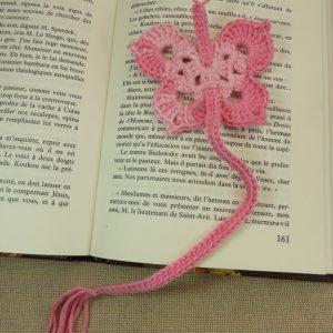 Marque-pages papillon rose crocheté – bijoux de livre