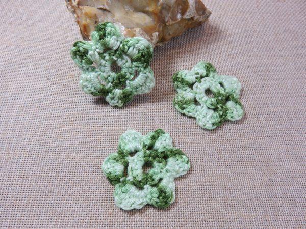 Écusson fleur verte crocheté coton à coudre