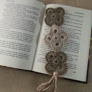 Marque-pages granny marron crocheté – bijoux de livre