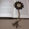 Marque-pages fleur marron crocheté - bijoux de livre