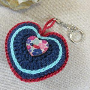 Porte-clés cœur bleu et bouton fleuri crocheté, bijoux de sac