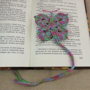 Marque-pages papillon arc-en-ciel crocheté – bijoux de livre