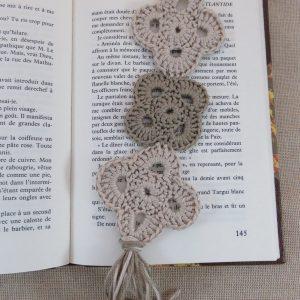Marque-pages granny crème crocheté – bijoux de livre