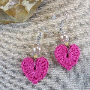 Boucles d’oreille cœur rose crocheté bijoux textile femme