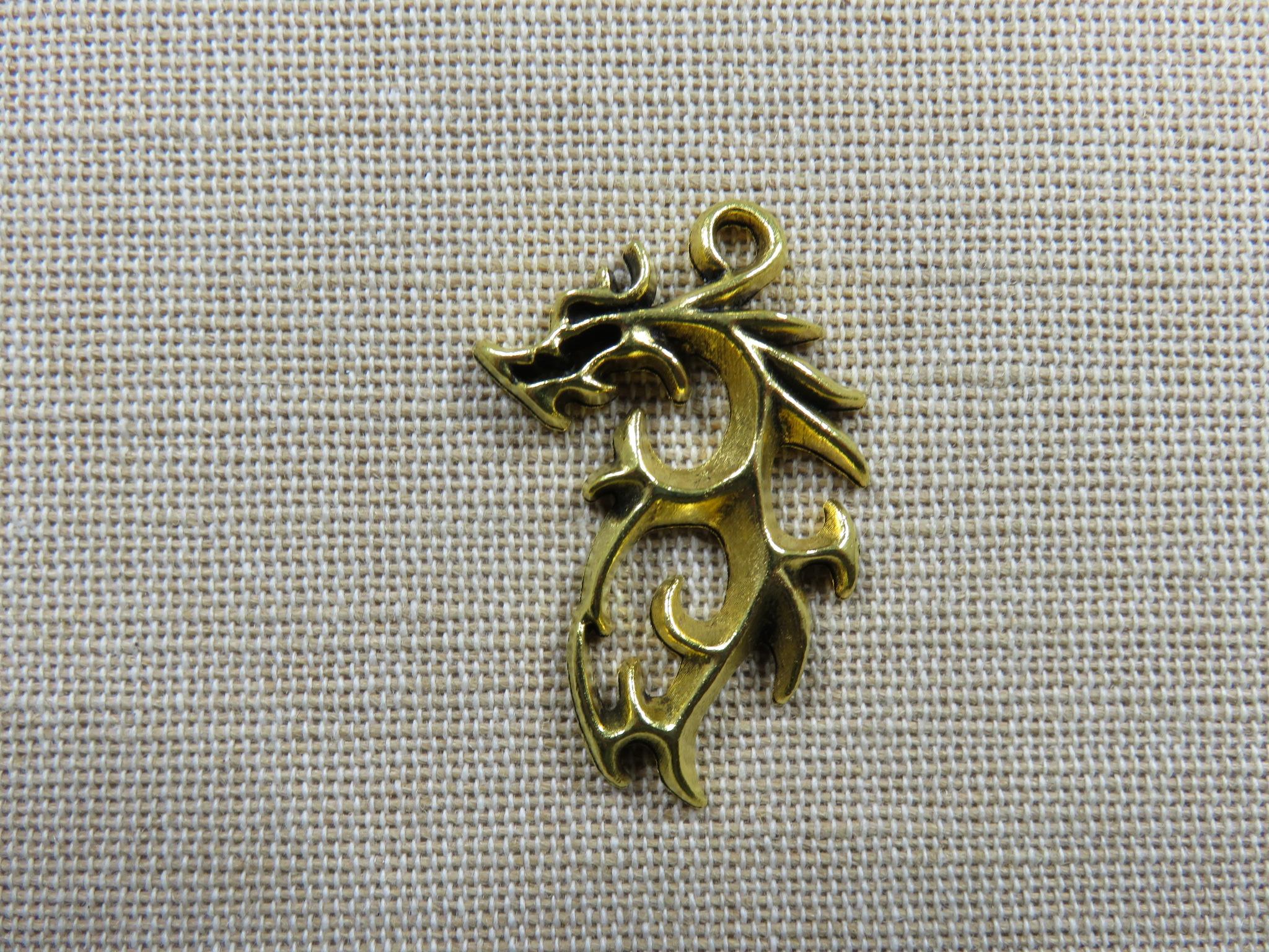 Pendentif Dragon tribal doré en métal