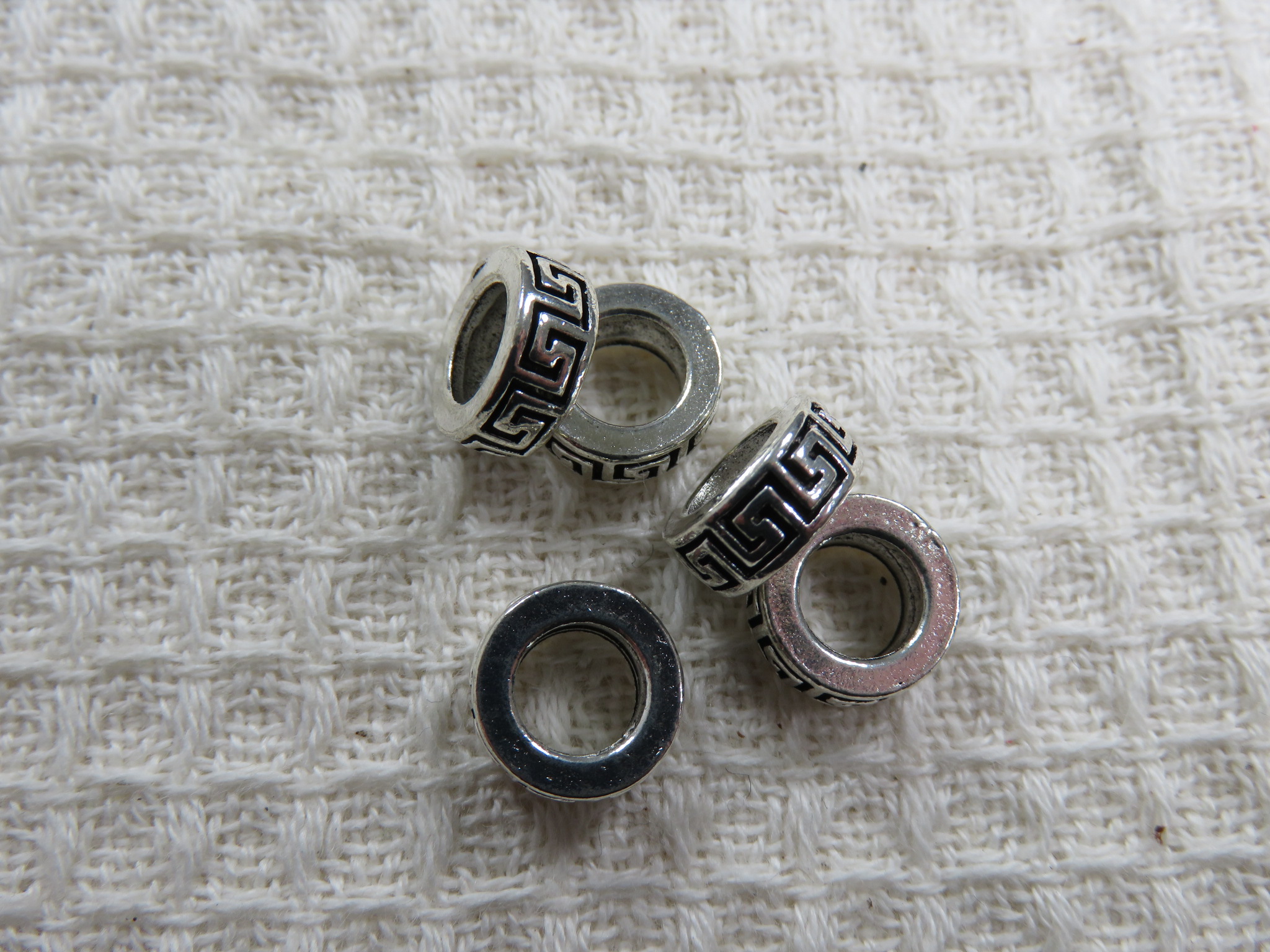 Perles rondelle 10mm argenté gravé ethnique en métal