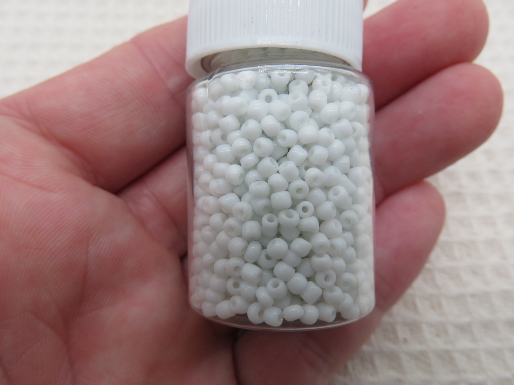Perles de rocaille blanc 2mm en verre
