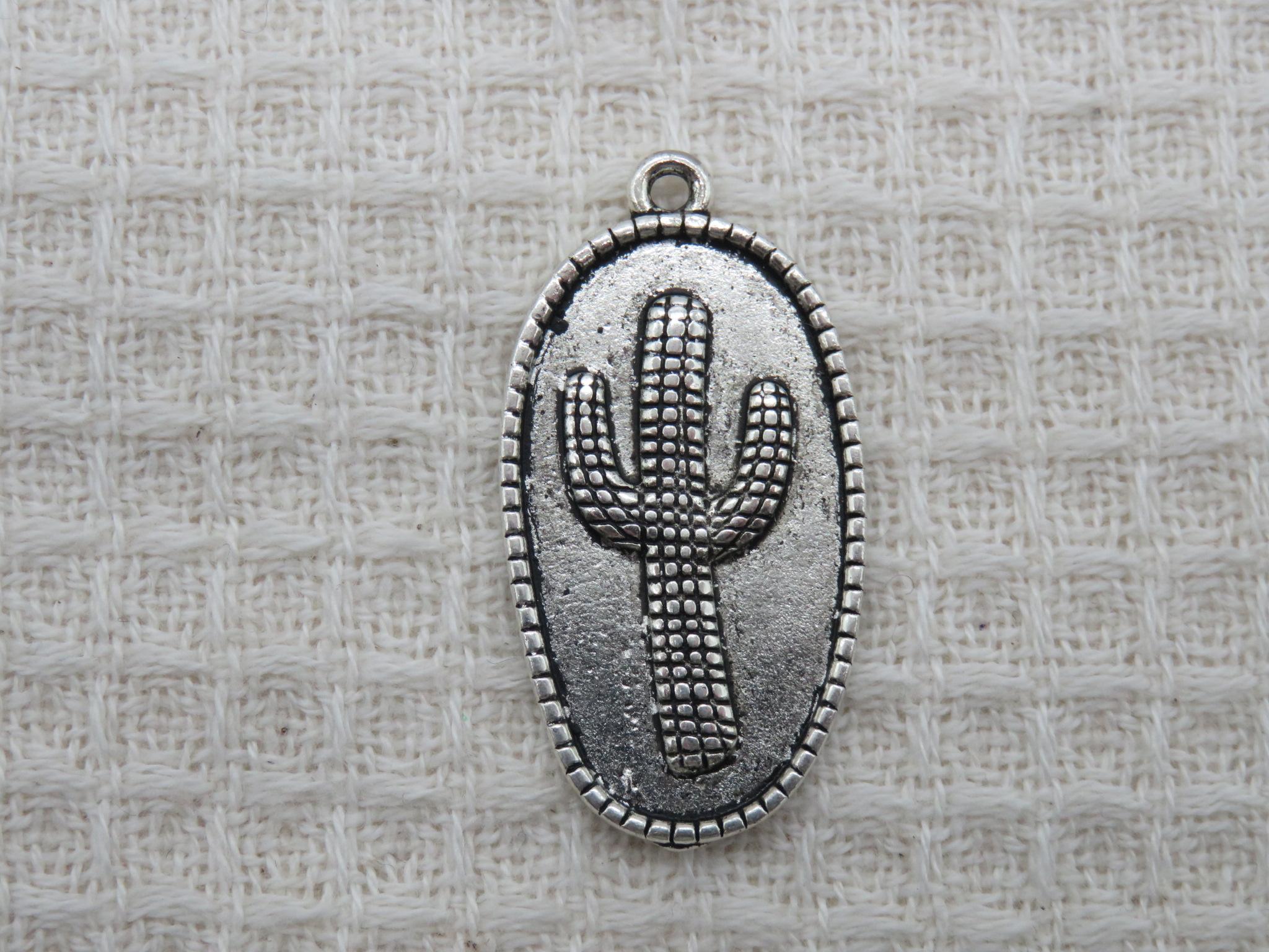 Pendentif cactus ovale argenté, pendentif en métal, pendentif 35mm, breloque cactus