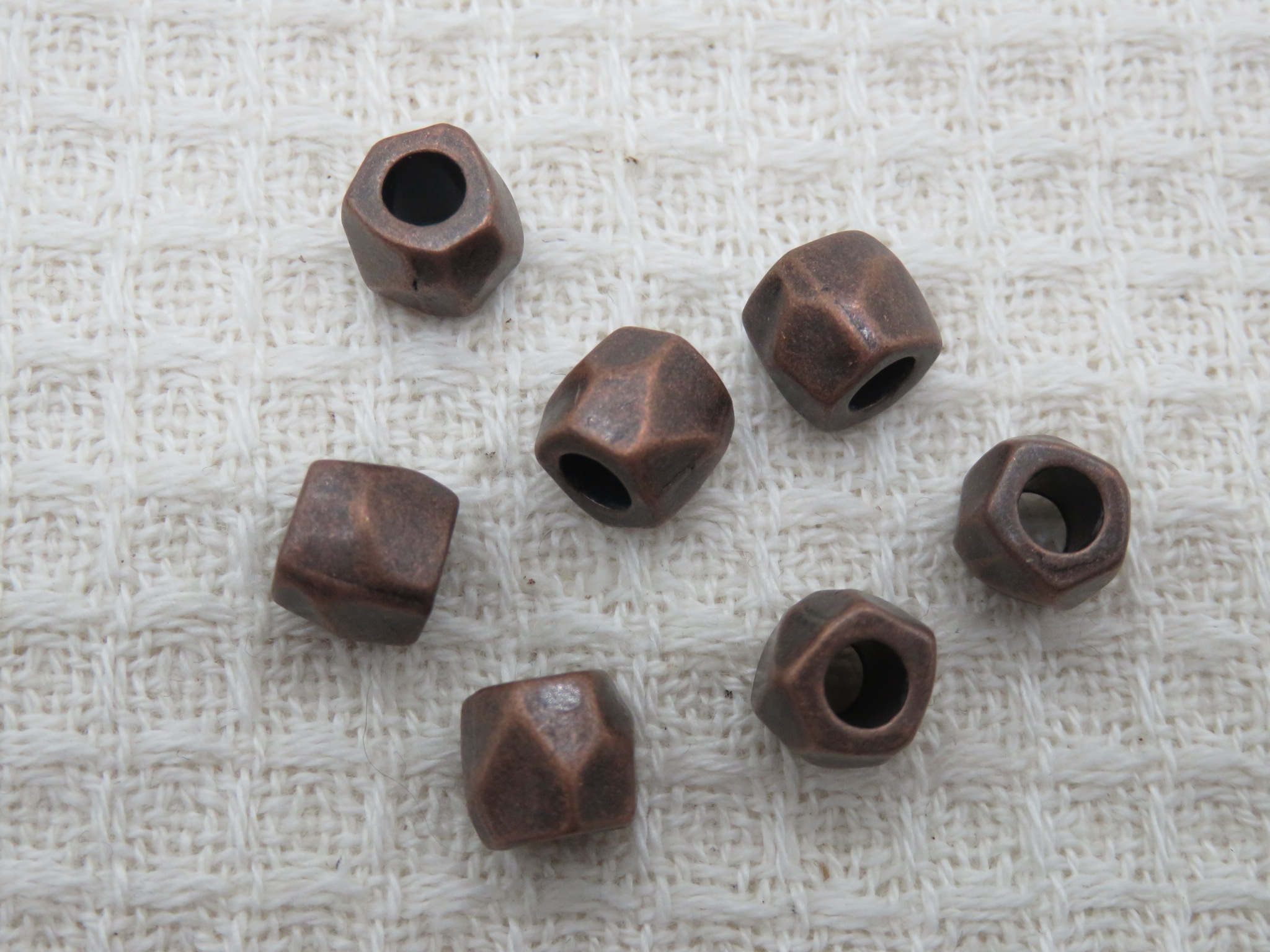 Perles colonne métal cuivre antique 8mm à facette