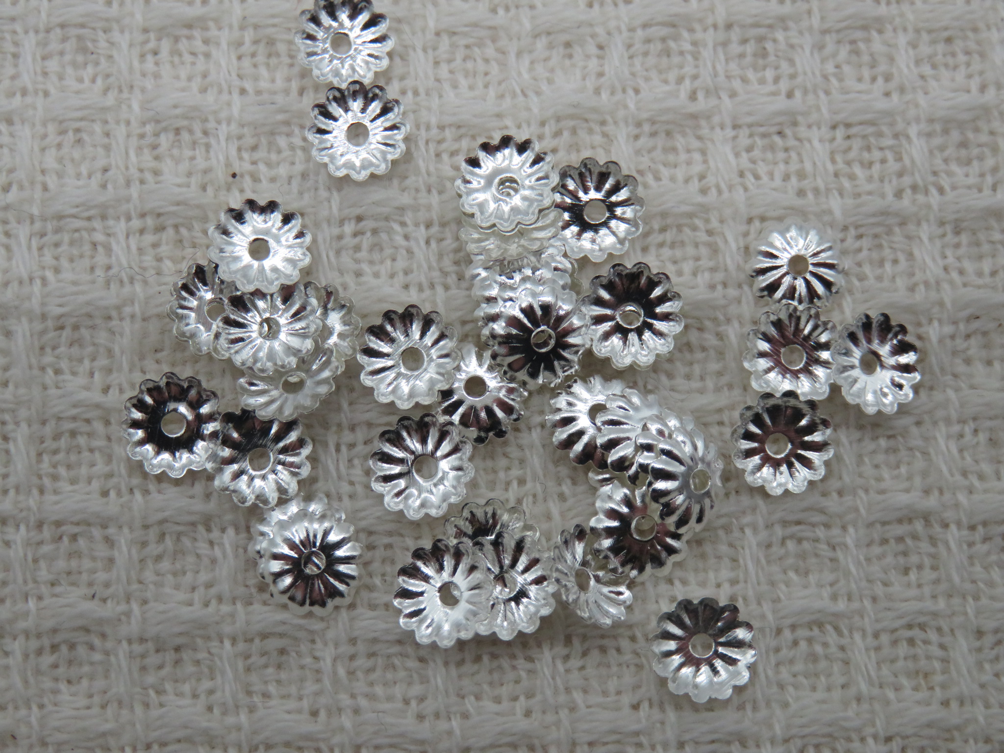 Coupelles fleur argenté 6mm en métal
