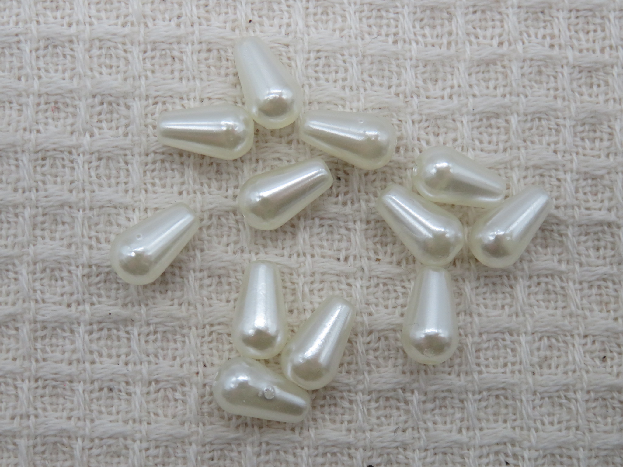 Perles goutte blanc nacré 10mm larme en acrylique