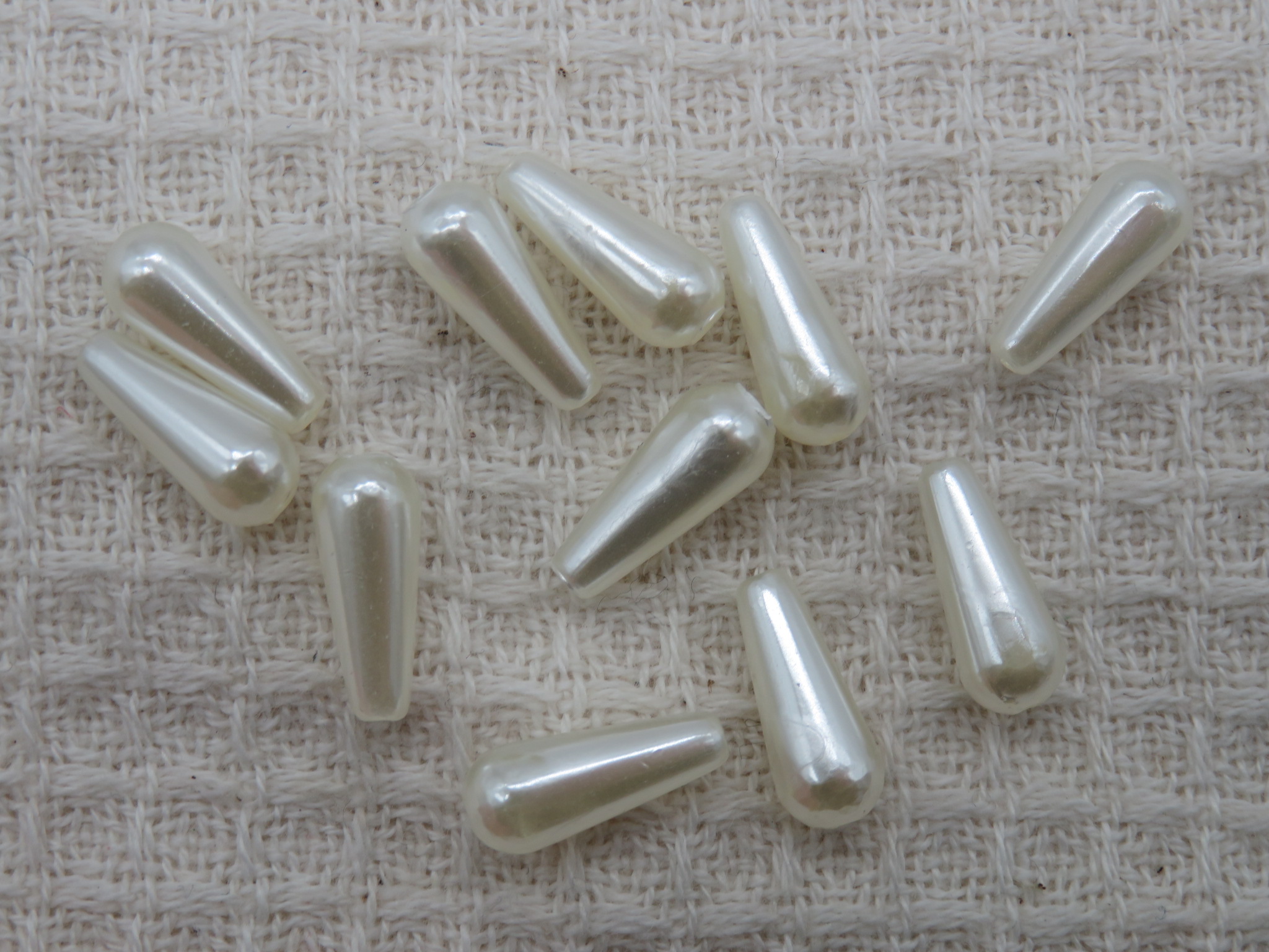 Perles goutte blanc nacré 14mm larme en acrylique