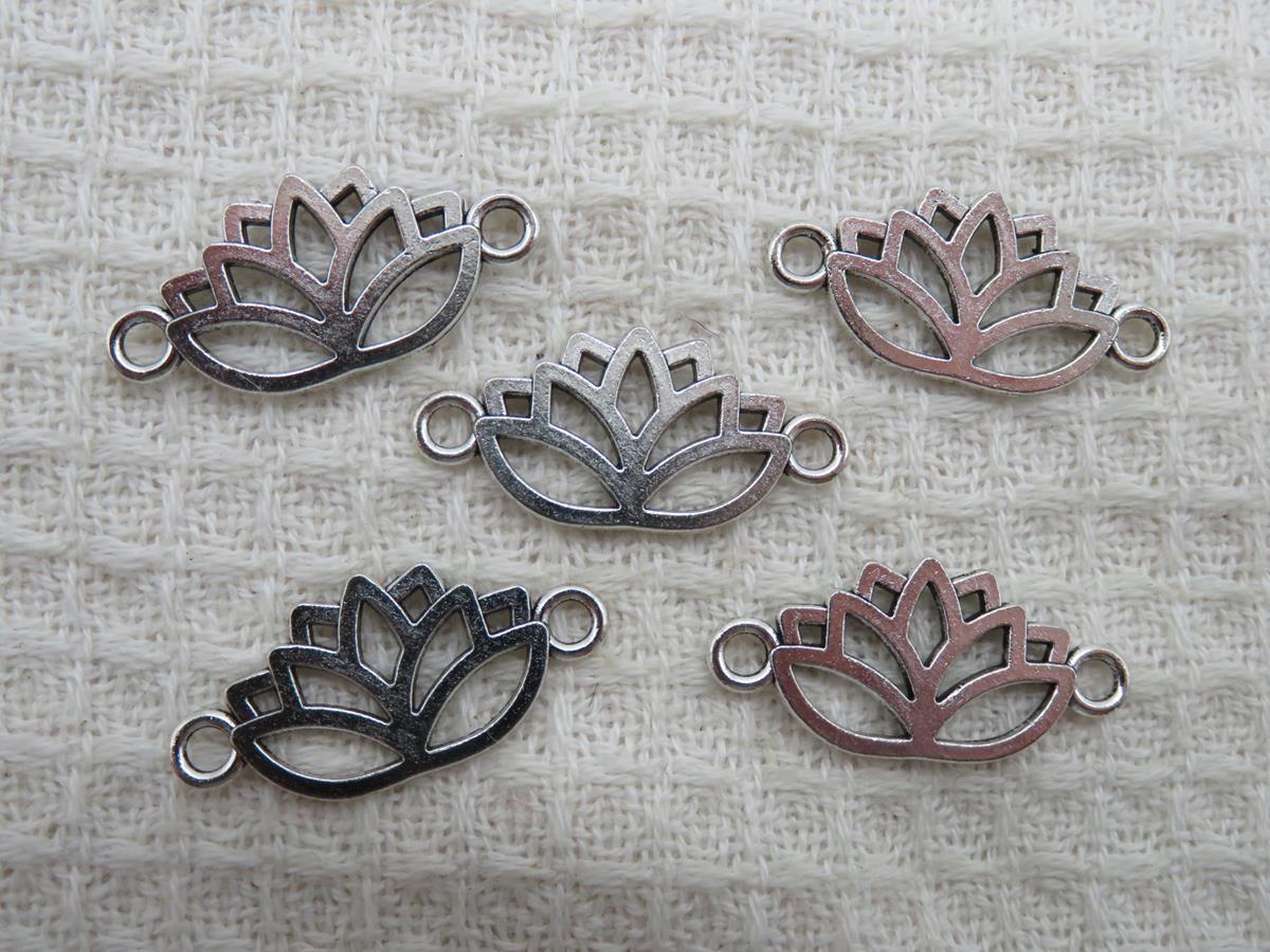Pendentifs fleurs lotus argenté en métal, Connecteurs fleurs lotus largeur 26mm, création bijoux collier DIY, fournitures pour bijoux